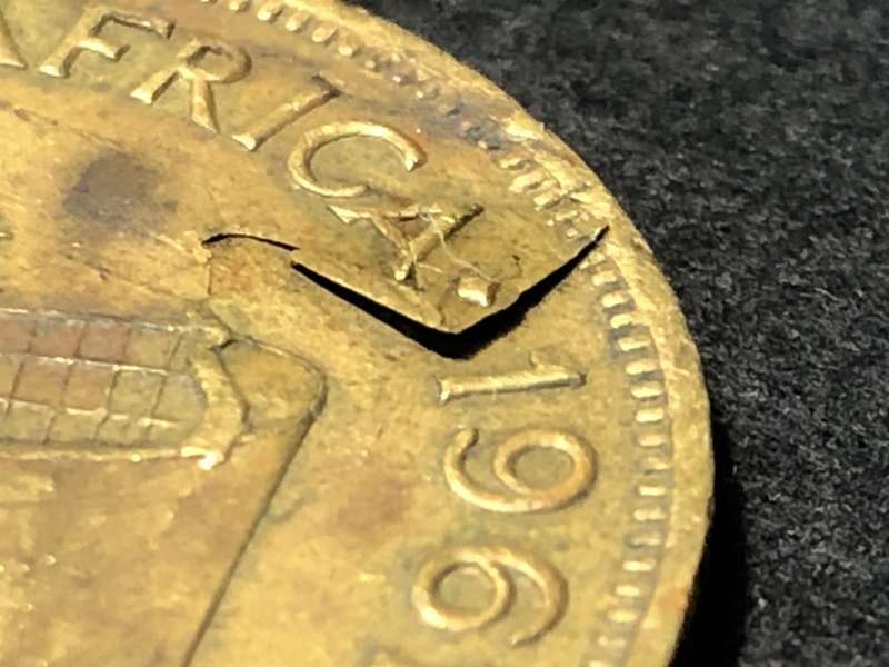 ERROR 1961 South African Brass 1 cent coin - Extreme Planchet lamination
