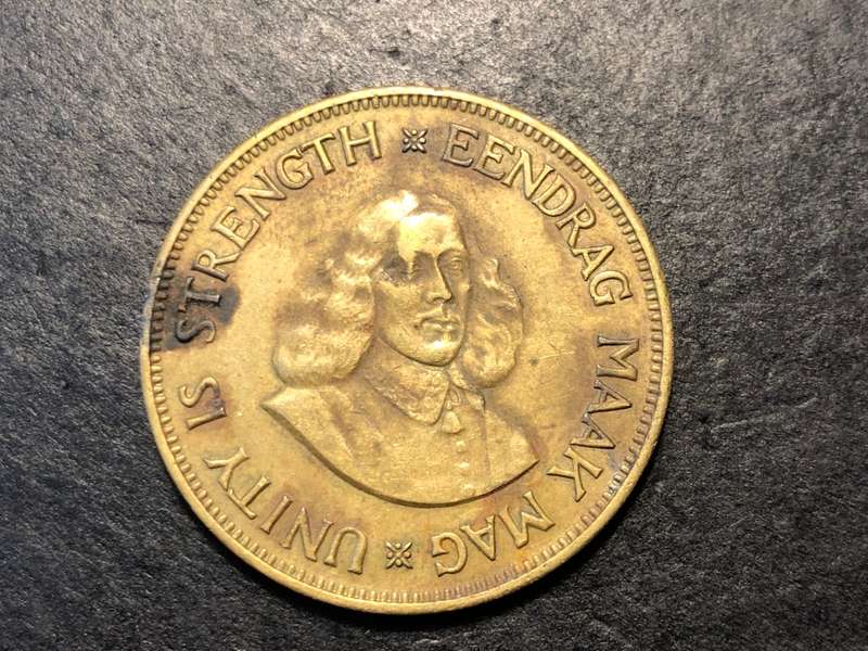ERROR 1961 South African Brass 1 cent coin - Extreme Planchet lamination