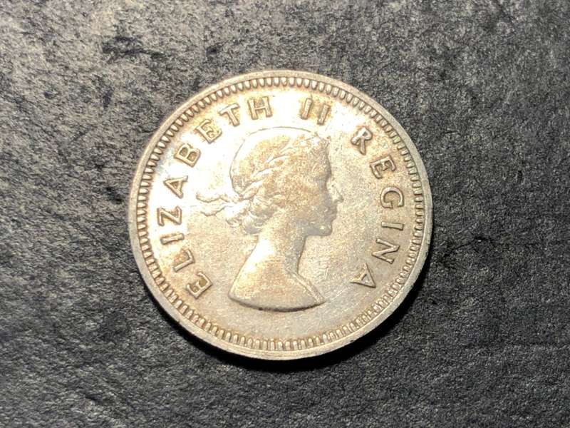 SILVER 1958 Queen Elizabeth II South African 3 pence (tickey) coin