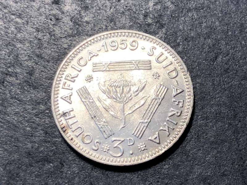 SILVER 1959 Queen Elizabeth II South African 3 pence (tickey) coin - No KG variety