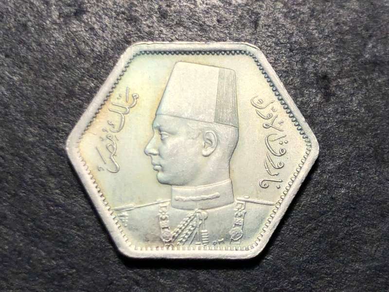 Excellent 1942 and 1944 Egyptian 2 Qirsh silver hexagonal coins - Minted at the SA Mint during WW2