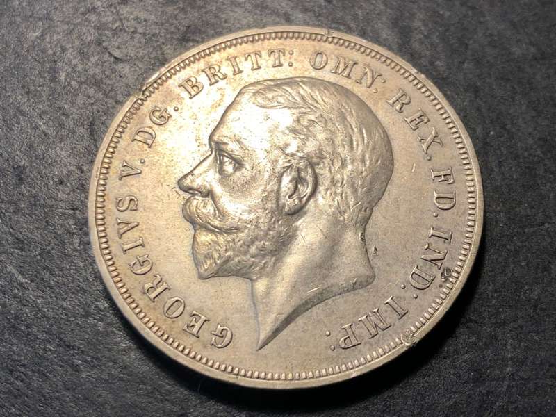 Nice 1935 Silver British Crown (5 shillings) - Lot 1 of 2
