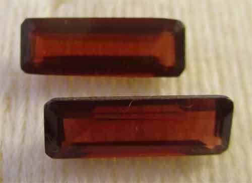 1 lot, 2 pieces of 10.00 x 3.50mm  Garnets T. W. 2.14 ct
