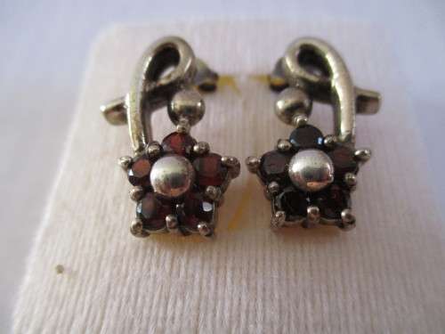 Sterling Silver and Genuine Garnets Earrings
