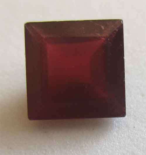 6.10 x 6.10 mm Princess cut Garnet 1.41 ct.