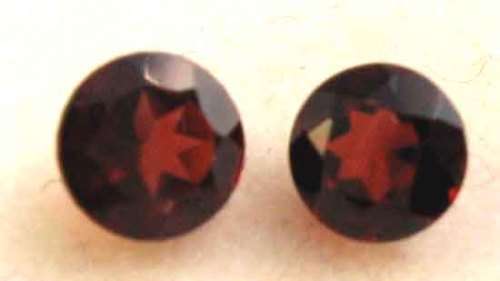 1 lot, 2 pieces 5.50 mm Round cut Garnets 1.60 cts