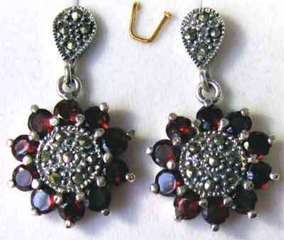 Beautiful Sterling Silver  and  Garnets  - Earrings.