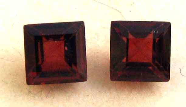 2 pieces of 5.10 x 5.10 mm Square cut Garnets, T. W. 1.85cts.