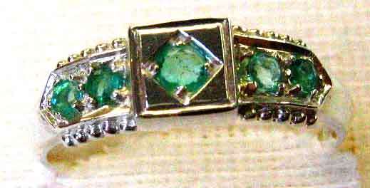 CUTE - GENUINE EMERALDs IN STERLING SILVER - Ring