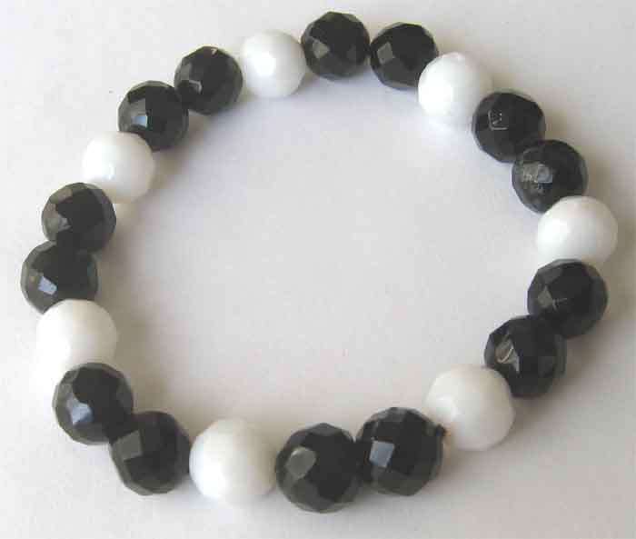 Lovely  , White Jade  and Black Onyx  - Faceted Beads Bracelet
