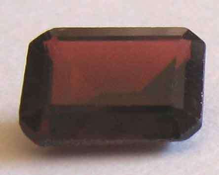 9.00 x 7.00 mm Emerald / Octagonal cut Garnet  2.57cts.
