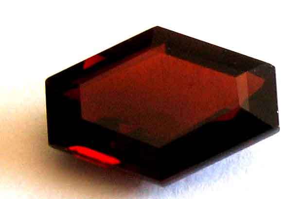 10.50 x 7.50 mm faceted  cut garnet 2.37 ct