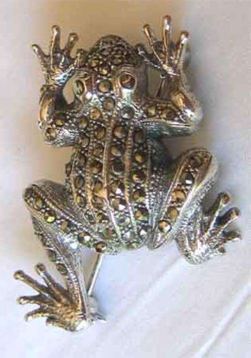 Lovely- 925 Sterling Silver and Marcasite `` Frog `` Brooch