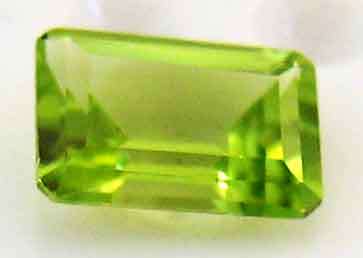 7.00 x 5.00 mm Emerald cut Genine Peridot 1.04 cts