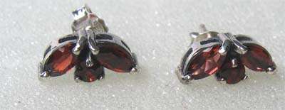 Cute, A pair of Sterling Silver & Garnets Earrings