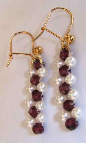 Lovely - A pair of  Pearls   and Garnets Earrings
