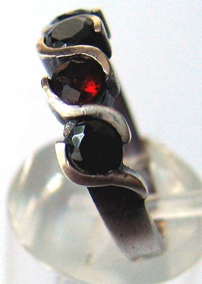 Sterling Silver 925  &  Garnets   Ring