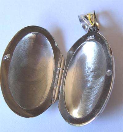 Lovely, 925 Sterling Silver Oval  '' Locket ''  Pendant