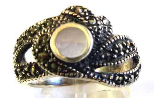 925  Sterling Silver and Mother of Pearl Ring.