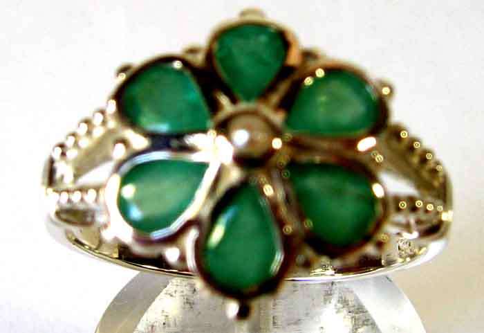 Sterling Silver. Pearl and Genuine Emeralds ` Flower ` Ring.