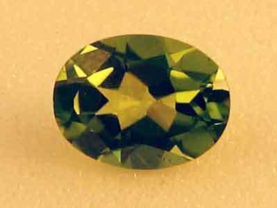 Lovely stone, 8.00 x 6.00 mm Oval cut Peridot 1.49 ct.