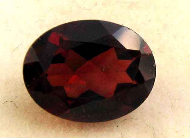 8.00 x 6.00 mm oval faceted Garnet 1.38 ct.