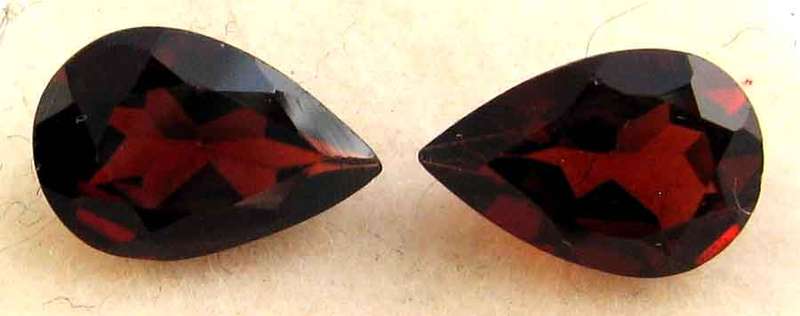 2 pieces of 7.00 x 5.00 mm Pear cut Garnets T.W. 1.80 ct.