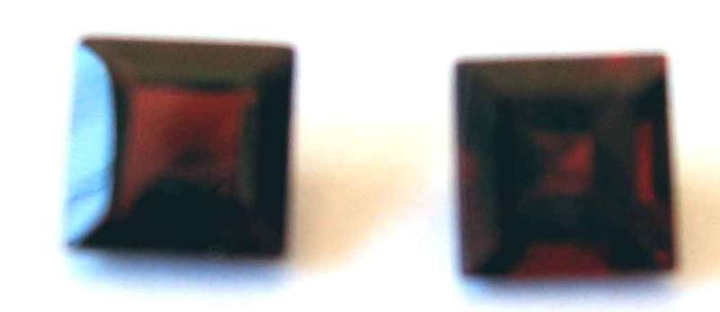 2 pieces of 6.00 x 6.00 mm square faceted cut Garnets, T. W. 3.05 ct.