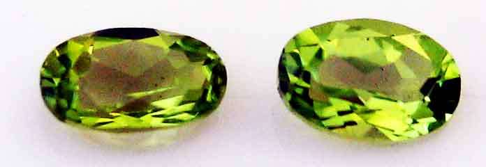 1 LOT, 2 PIECES OF 6.00 X 4.10 MM  OVAL CUT PERIDOTS T.W. 1.06 CT.