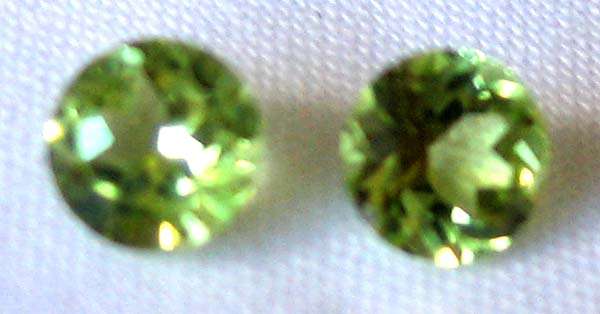 4.50mm round cut  Peridot , T. W. 0.72cts price / piece, [2 pieces]