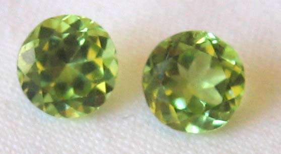 2 pieces Genuine  5.00mm round cut  Peridot , T. W. 1.17cts