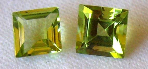 2 pieces 4.00x 4.00mm princess  cut  Peridots , T. W. 0.75cts