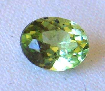 5.00 x 4.00 mm Oval faceted cut Peridot 0.40 ct.