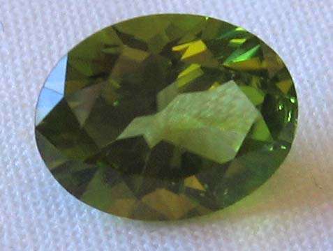 9.00 x 7.00 mm Oval - faceted cut Peridot 1.99 cts.