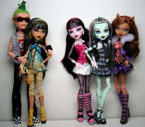 MONSTER HIGH DOL! 1 AVAILABLE