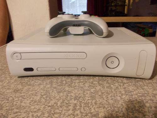Xbox 360 with Xbox Wireless Remote...Please Read!!!