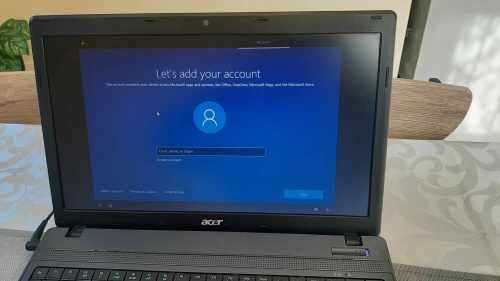 Acer travelmate laptop i3
