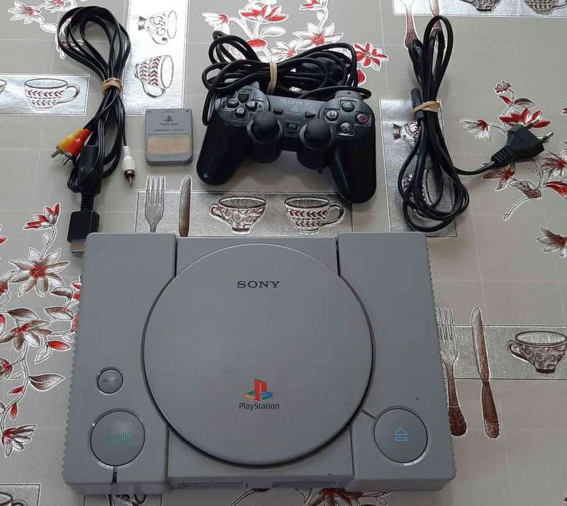 ps1 console + memory card with all original controller and AV/Power cable