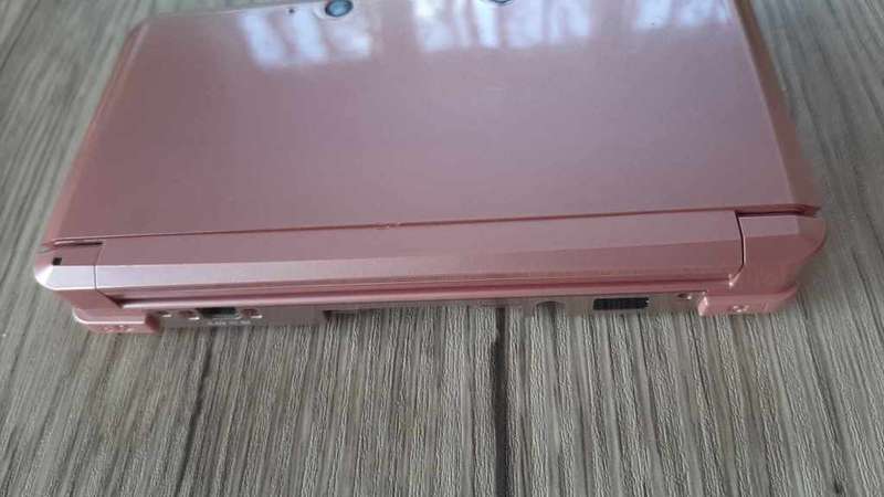 Nintendo 3ds console with original charger 3 games charging dock and case