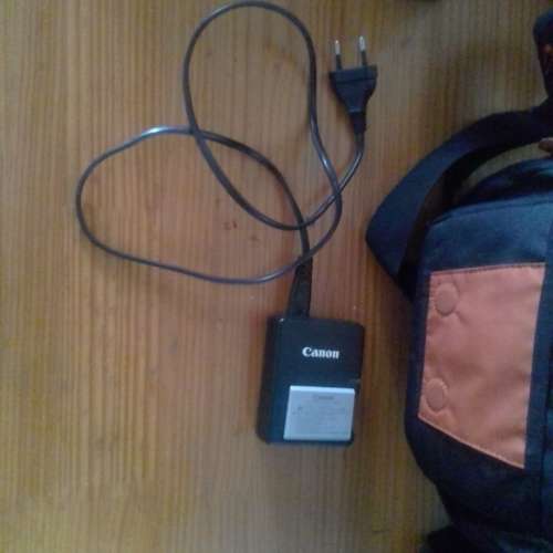Canon 450d DSLR with 18-55mm lens, bag and all accessories.