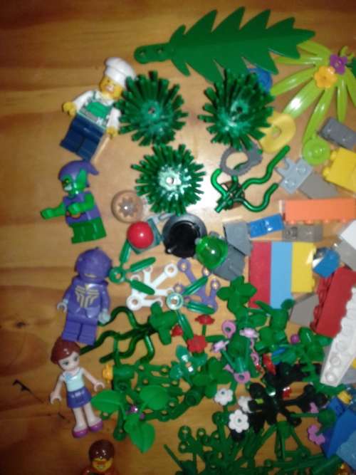 Large Mixed Lot of LEGO bricks, pieces and minifigs