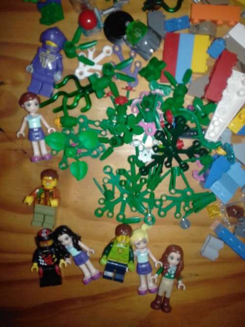 Large Mixed Lot of LEGO bricks, pieces and minifigs