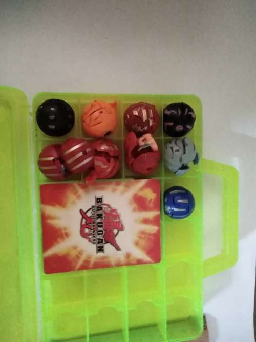 Bulk lot Bakugan Battle Brawlers in carry case