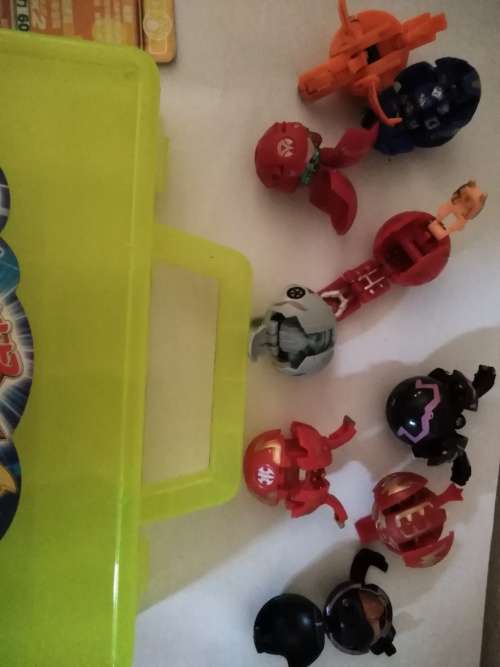 Bulk lot Bakugan Battle Brawlers in carry case