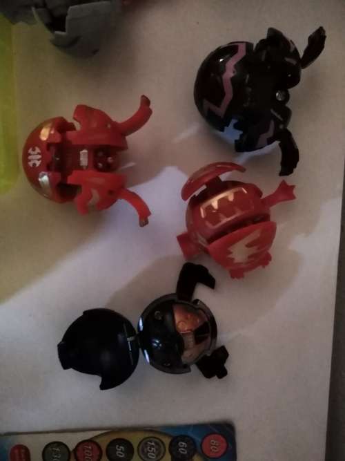 Bulk lot Bakugan Battle Brawlers in carry case