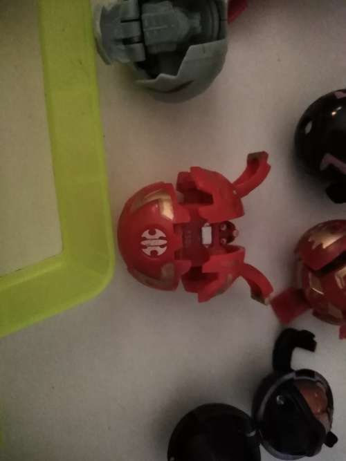 Bulk lot Bakugan Battle Brawlers in carry case