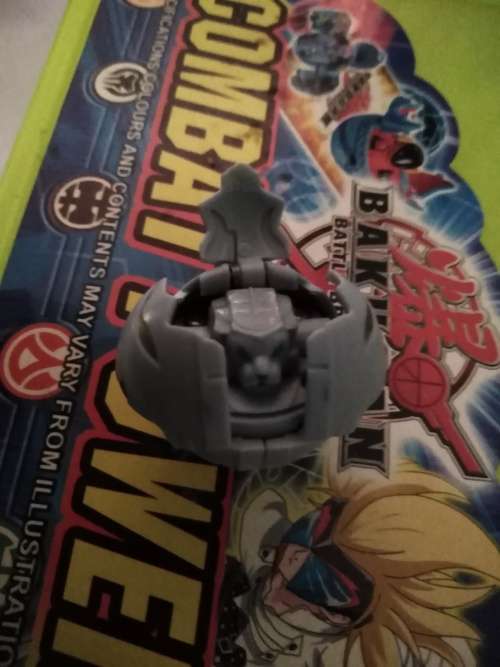Bulk lot Bakugan Battle Brawlers in carry case