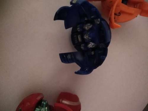 Bulk lot Bakugan Battle Brawlers in carry case