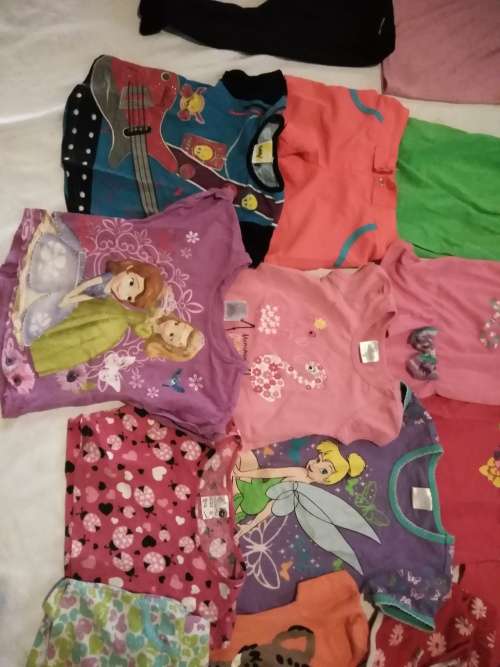 Lot of 20 pieces of girls clothing. Aged between 6 months and 4 years