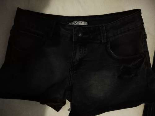 Lot of 5 ladies pants. 4 Short Denim Jeans. 1 long trousers. Woolworths, RE, ART, LOOK!